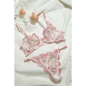 💞 2 for $15 💞 Moxy Pink Floral Embroidered Bra Set